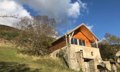 Sur élévation de maison en pierre à la Montage de Montmaur